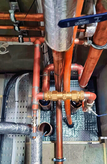 https://plumberyangebup.com.au/uploads/2025/06/commercial-plumbing-390382.jpg