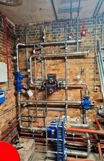 https://plumberyangebup.com.au/uploads/2025/06/commercial-plumbing-923198.jpg