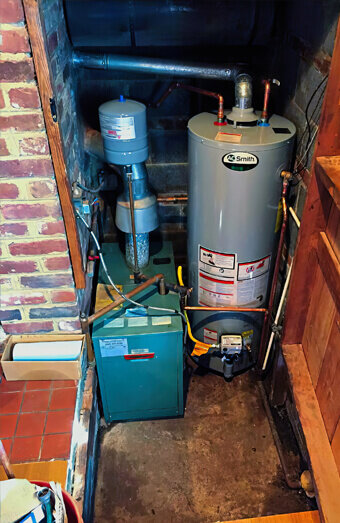 https://plumberyangebup.com.au/uploads/2025/06/hot-water-189087.jpg